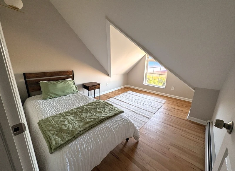 a room in Silver Lake photo 10