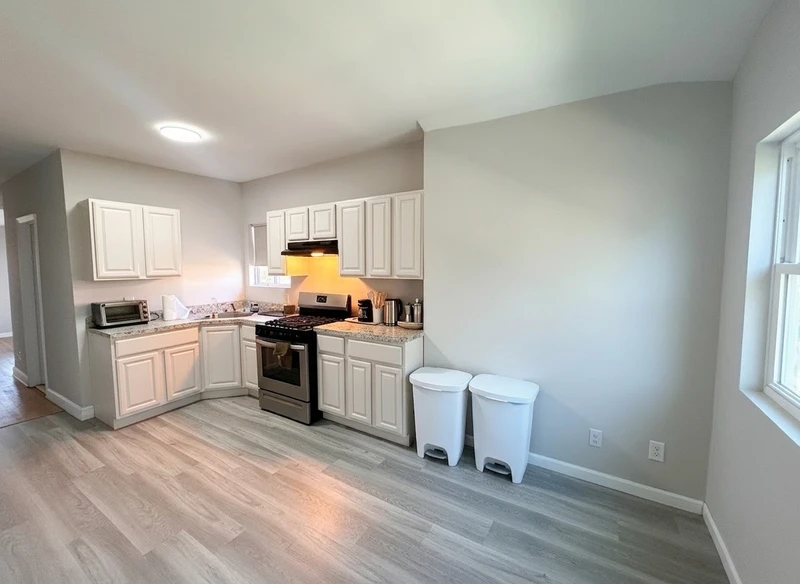 a room in Silver Lake photo 2