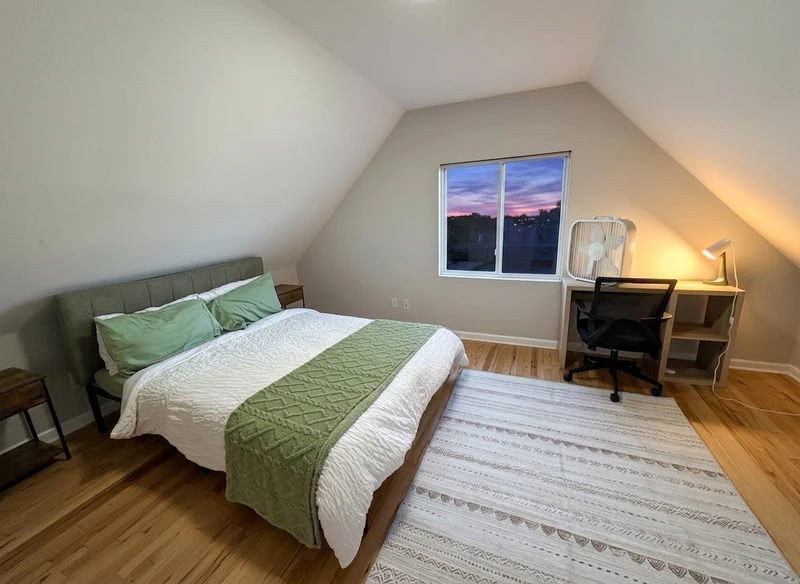 a room in Silver Lake photo 9