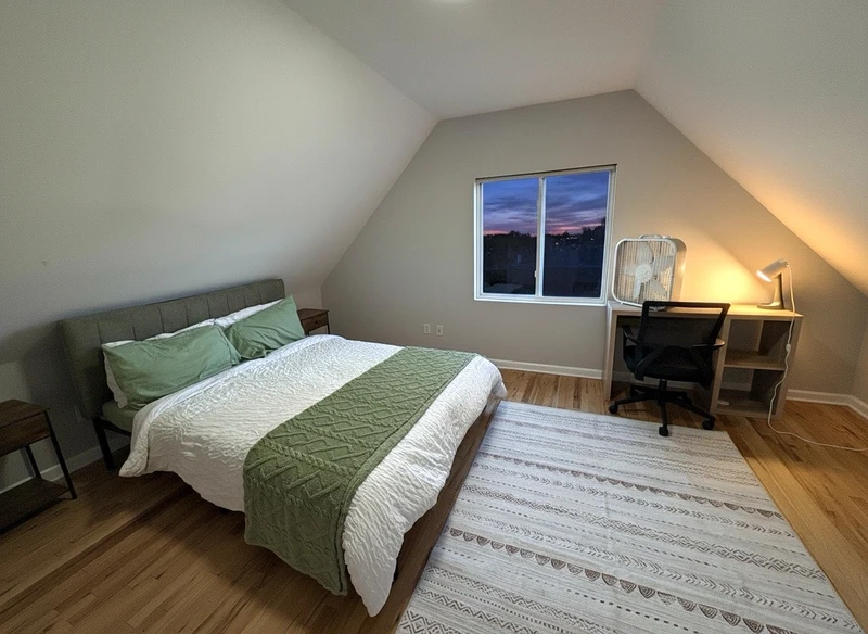 a room in Silver Lake photo 9