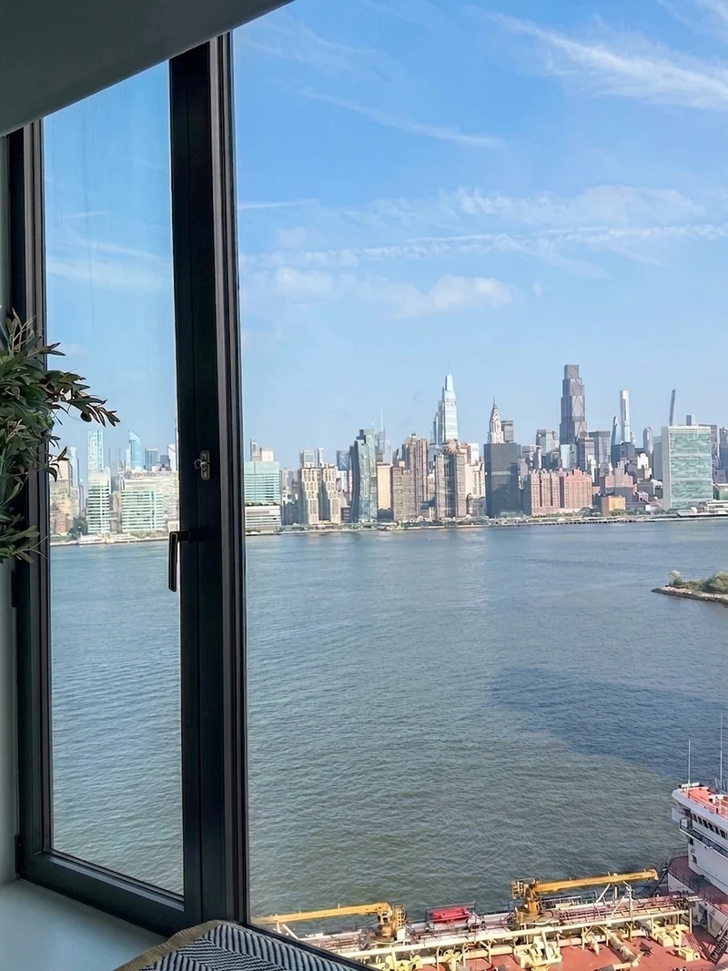 1 bedroom in Greenpoint photo 2