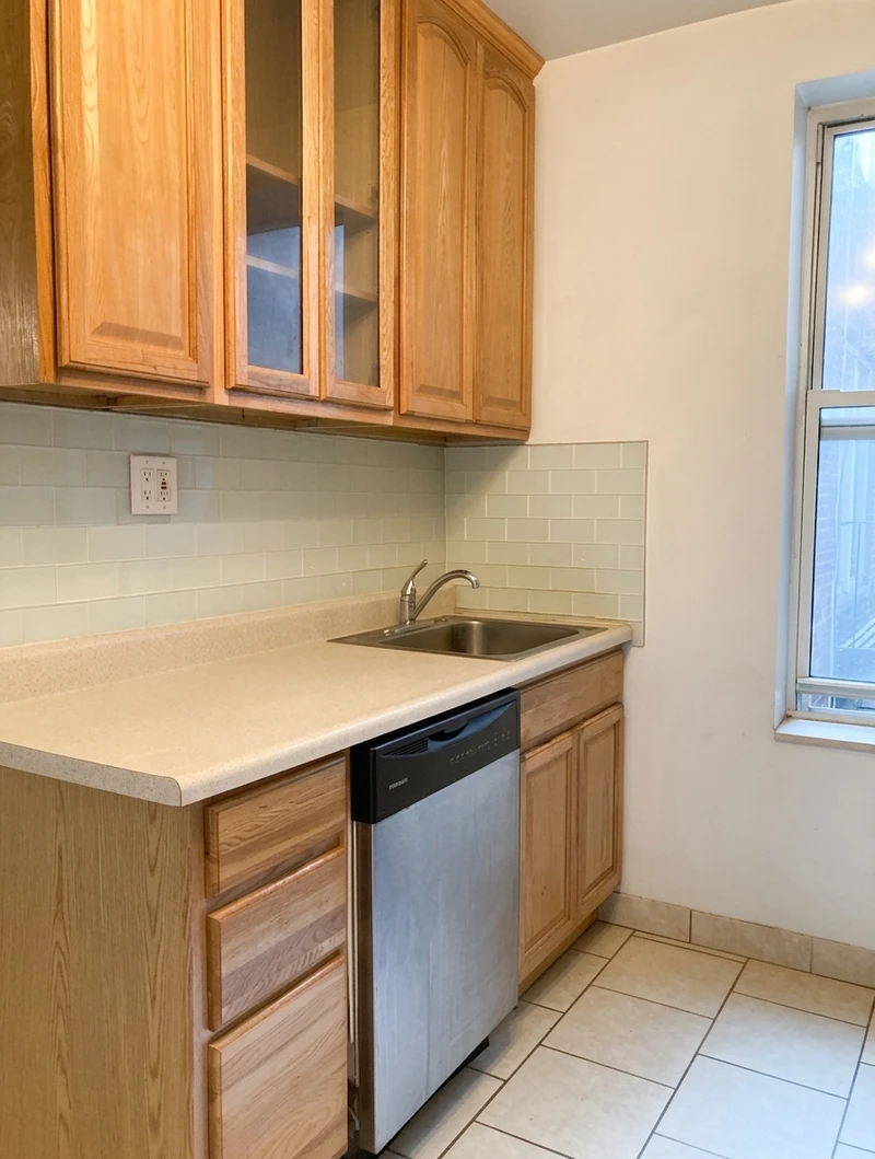 1 bedroom in Washington Heights photo 5