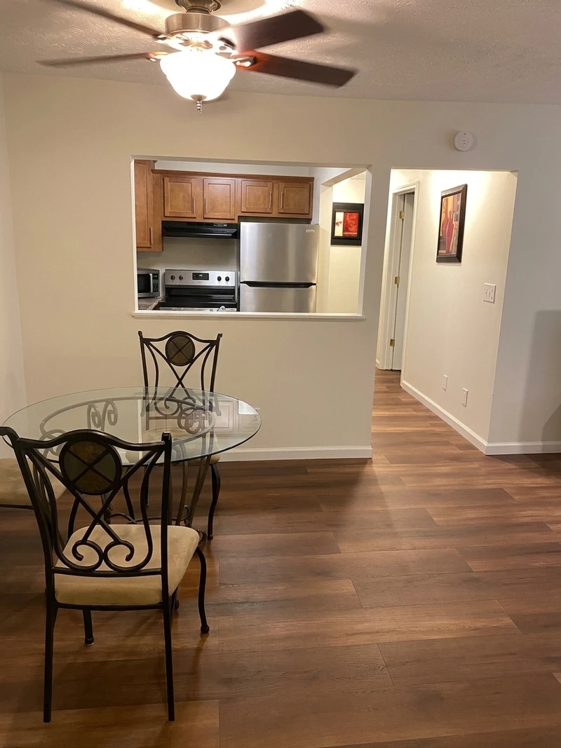 2 bedroom in Mt Auburn photo 2