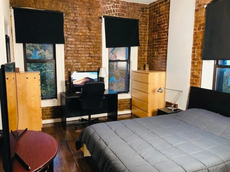 a room in Bushwick photo 3