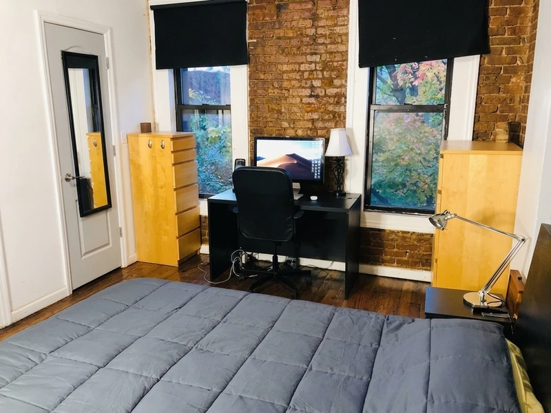 a room in Bushwick photo 2