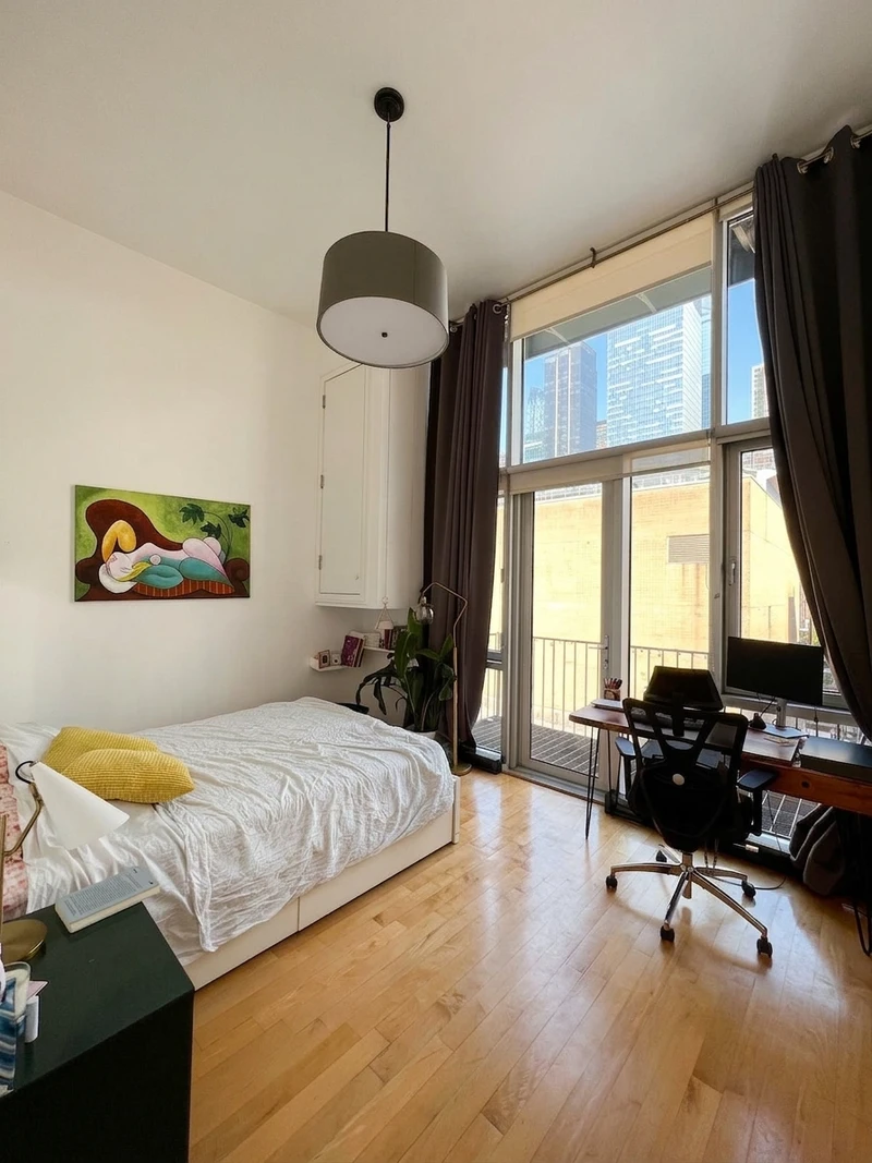 2 bedroom in Hell's Kitchen photo 2