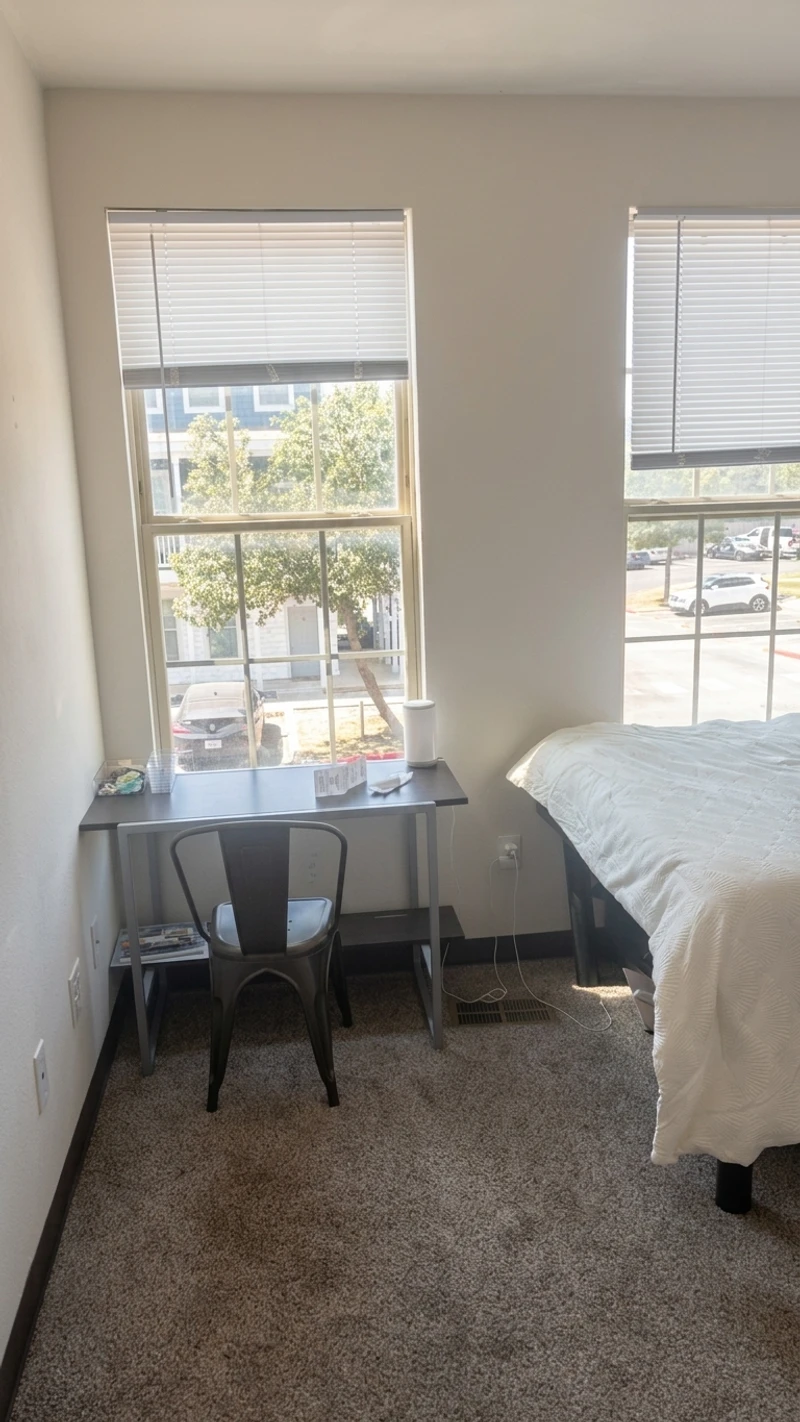 3+ bedroom in Northwest Side photo 2