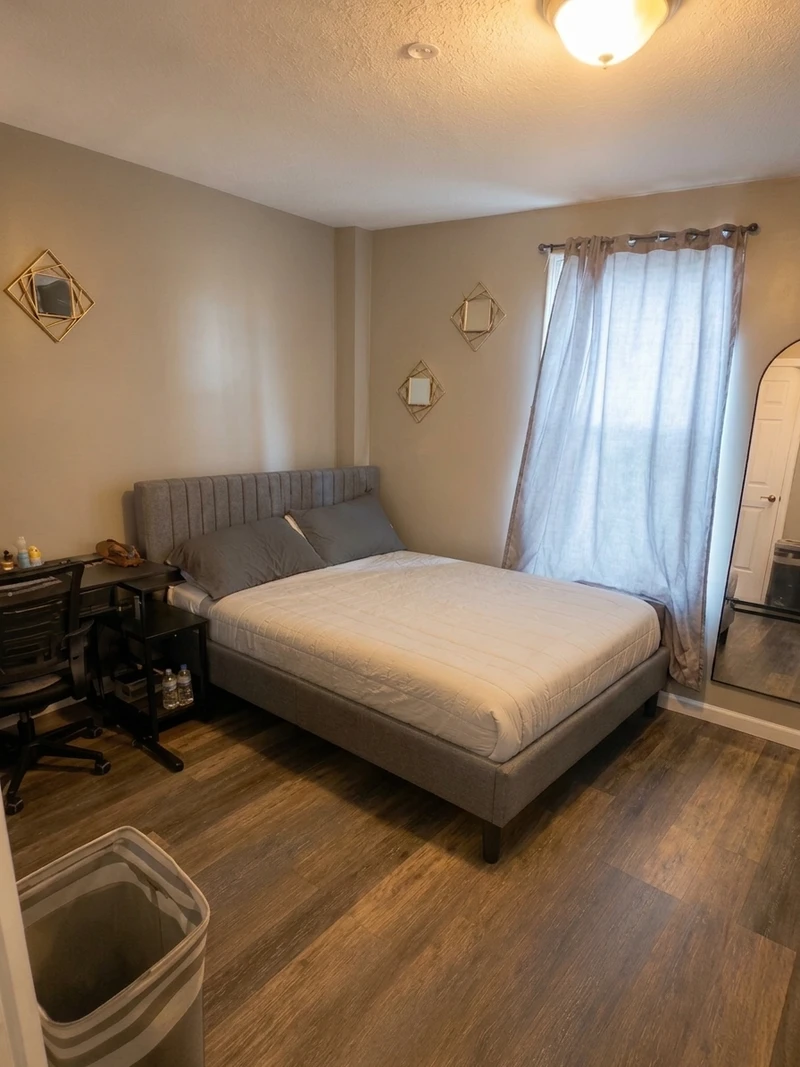 a room in Midtown photo 4