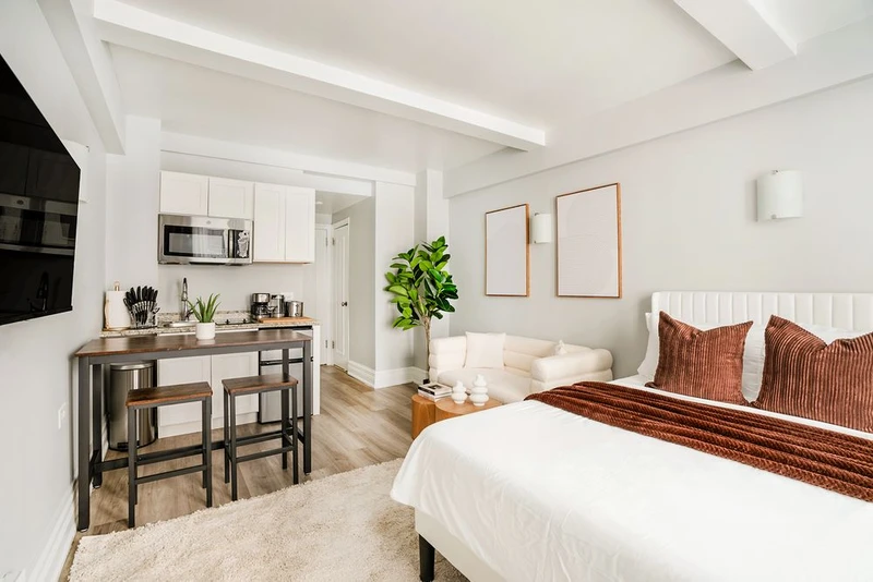 a studio in Upper West Side photo 2