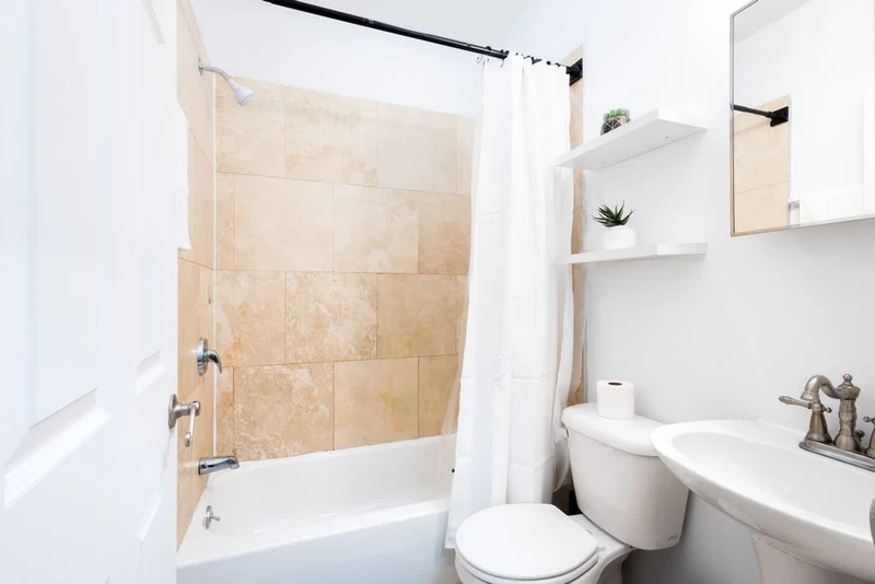 3+ bedroom in Upper East Side photo 11