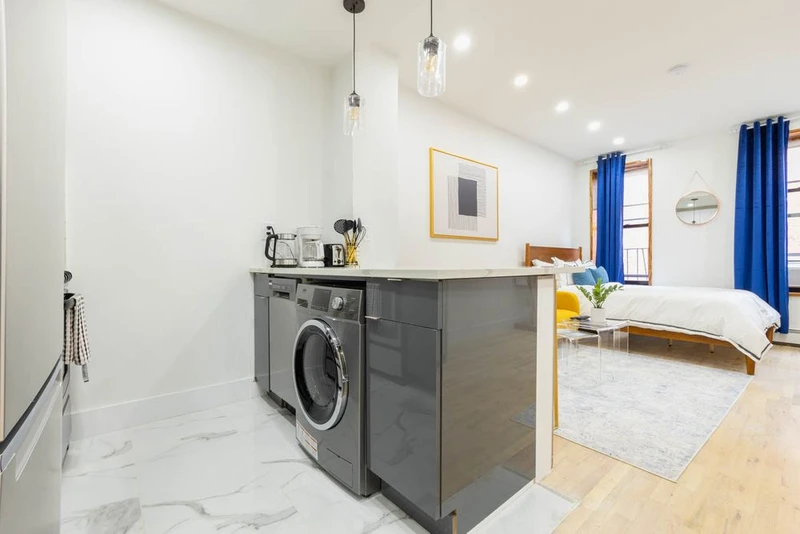 a studio in Upper East Side photo 6