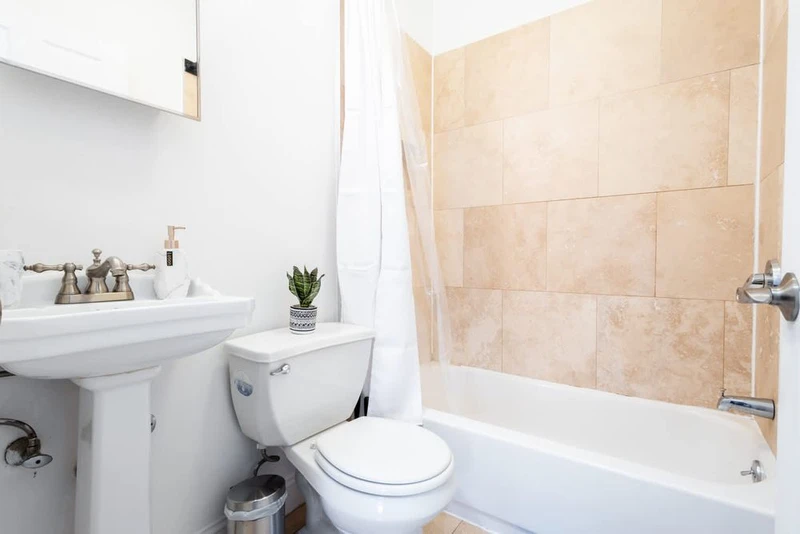 3+ bedroom in Upper East Side photo 12