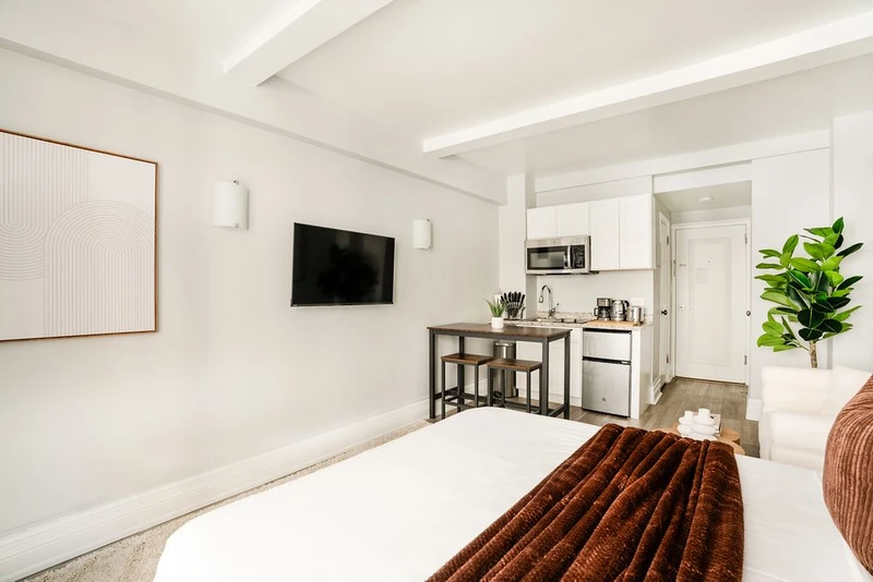 a studio in Upper West Side photo 5
