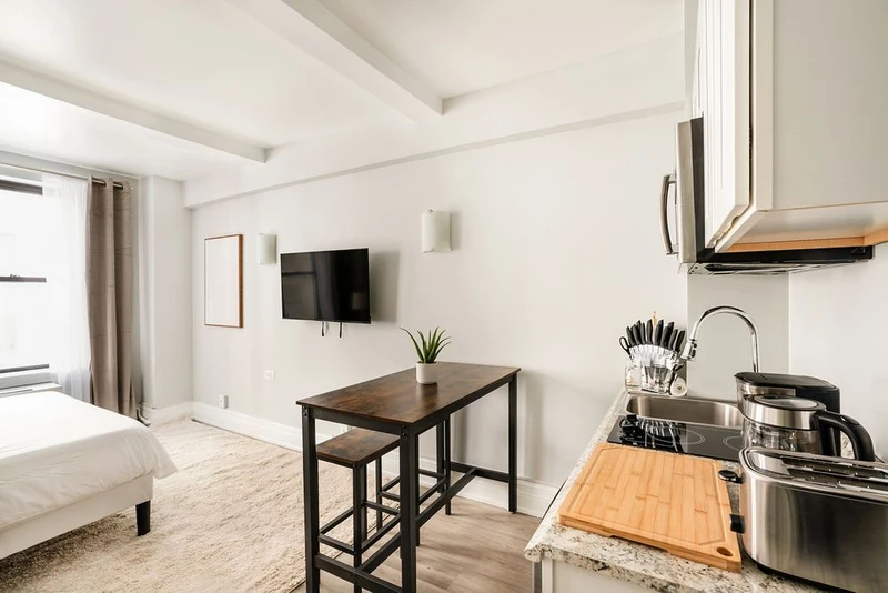 a studio in Upper West Side photo 6