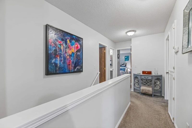 3+ bedroom in Chisholm Creek photo 6