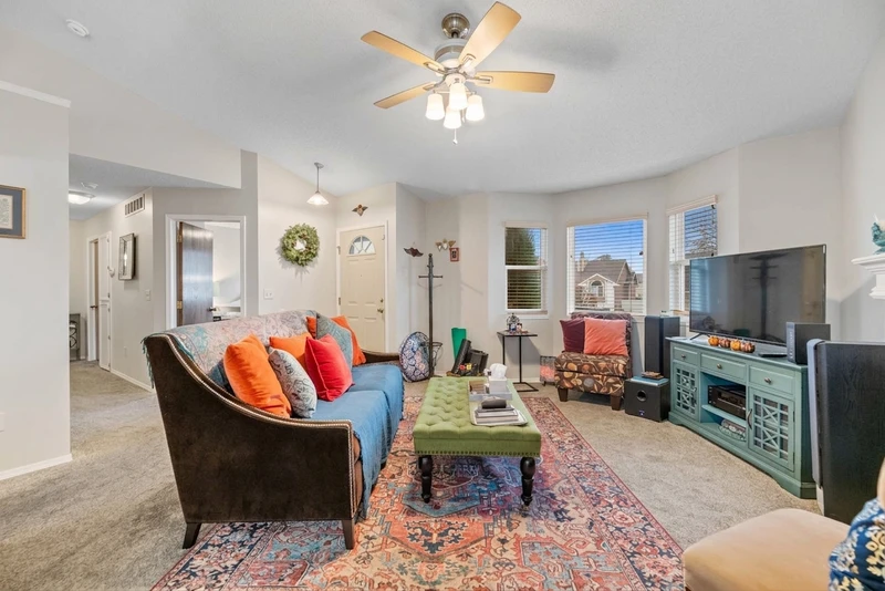3+ bedroom in Chisholm Creek photo 14