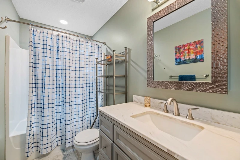 3+ bedroom in Chisholm Creek photo 10