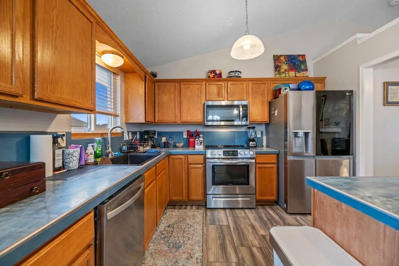 3+ bedroom in Chisholm Creek photo 7
