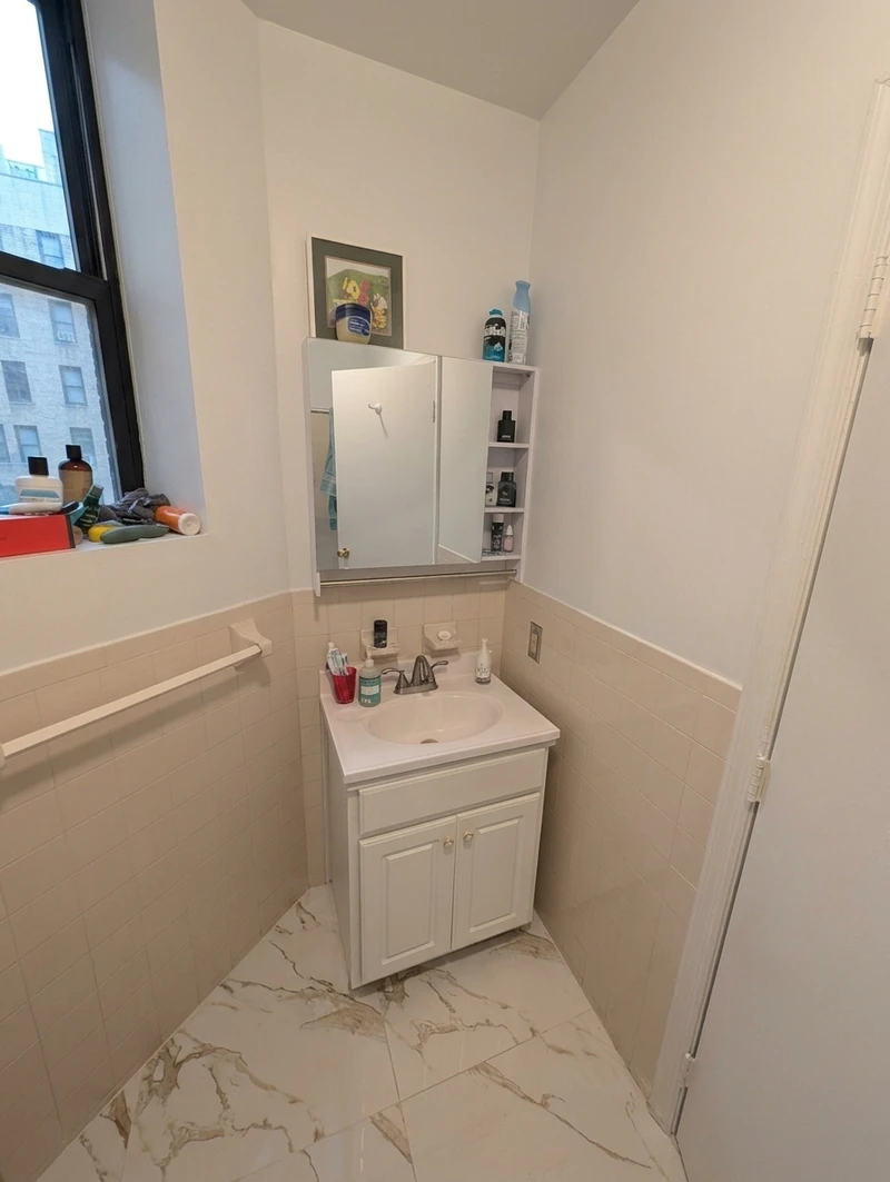 a studio in Hell's Kitchen photo 2
