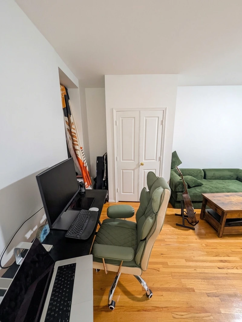 a studio in Hell's Kitchen photo 3