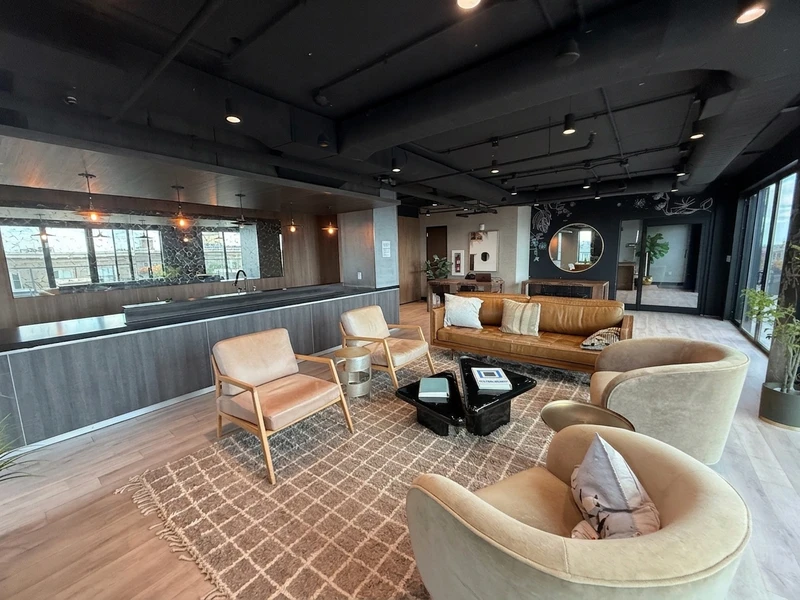 a room in Northwest Washington photo 8