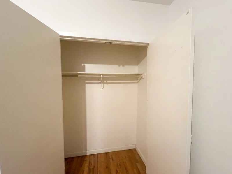 a room in Concourse Village photo 3