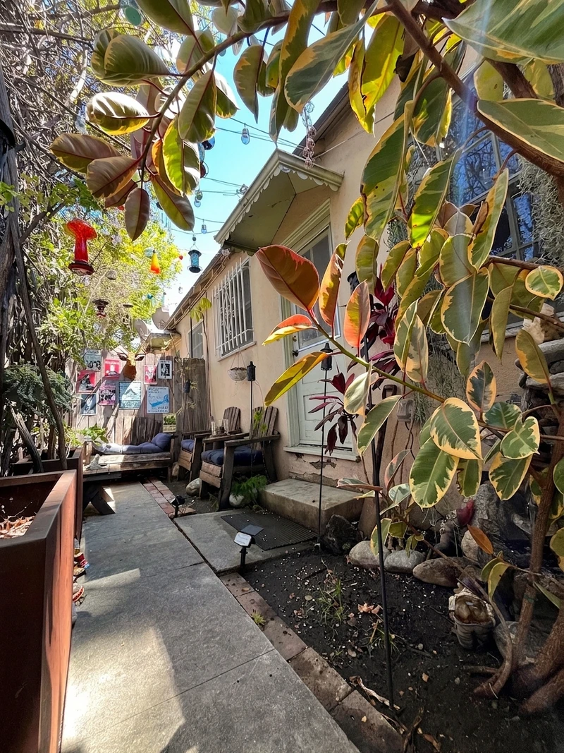 1 bedroom in Central LA photo 18