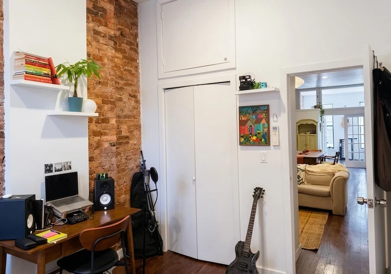 a room in Bedford-Stuyvesant photo 2