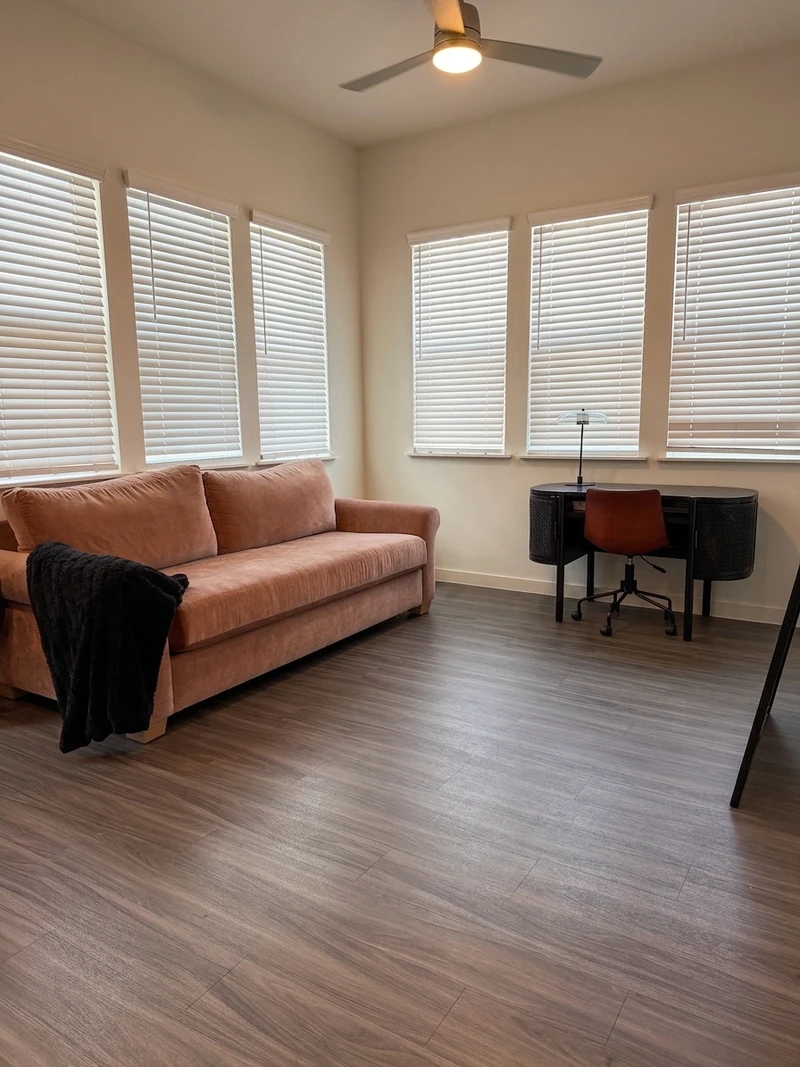 a studio in Old East Dallas photo 3
