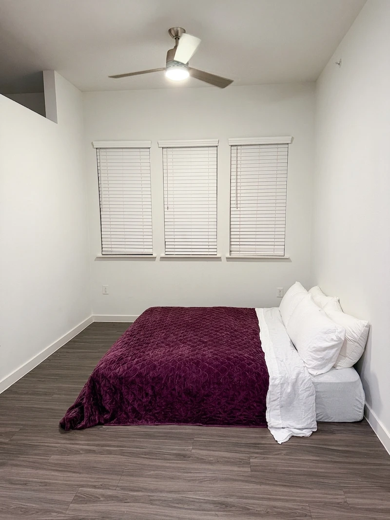 a studio in Old East Dallas photo 5