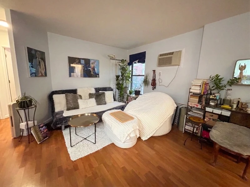 a room in Hamilton Park