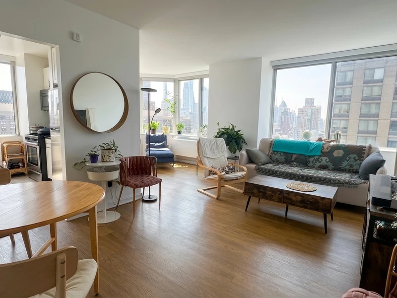 1 bedroom in Lincoln Square photo 3
