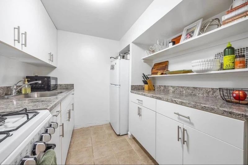 2 bedroom in Financial District photo 5