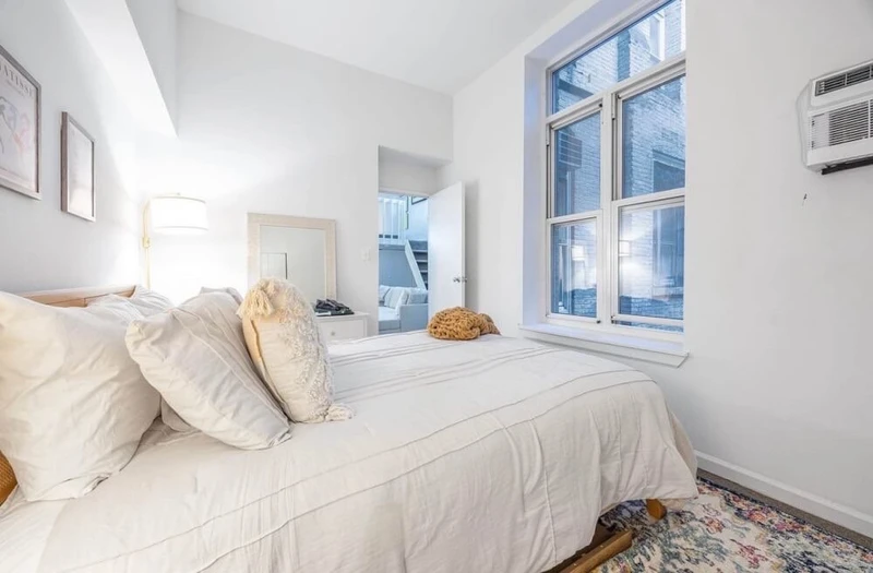 2 bedroom in Financial District photo 2
