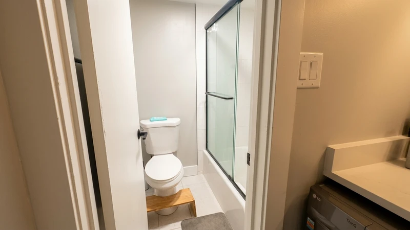 2 bedroom in Cheesman Park photo 8