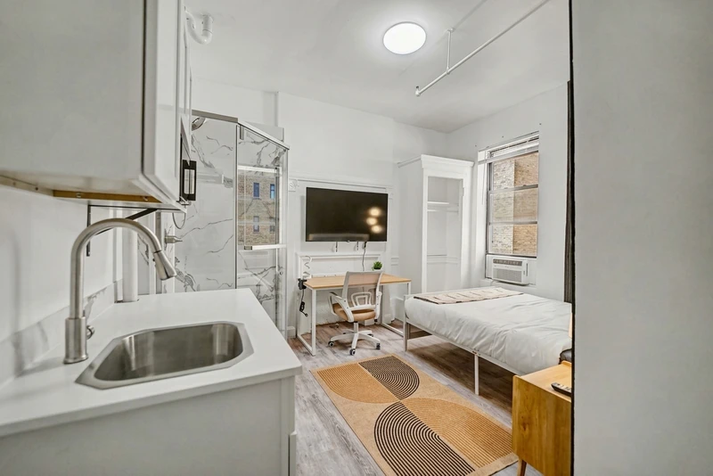 a studio in Upper West Side photo 5