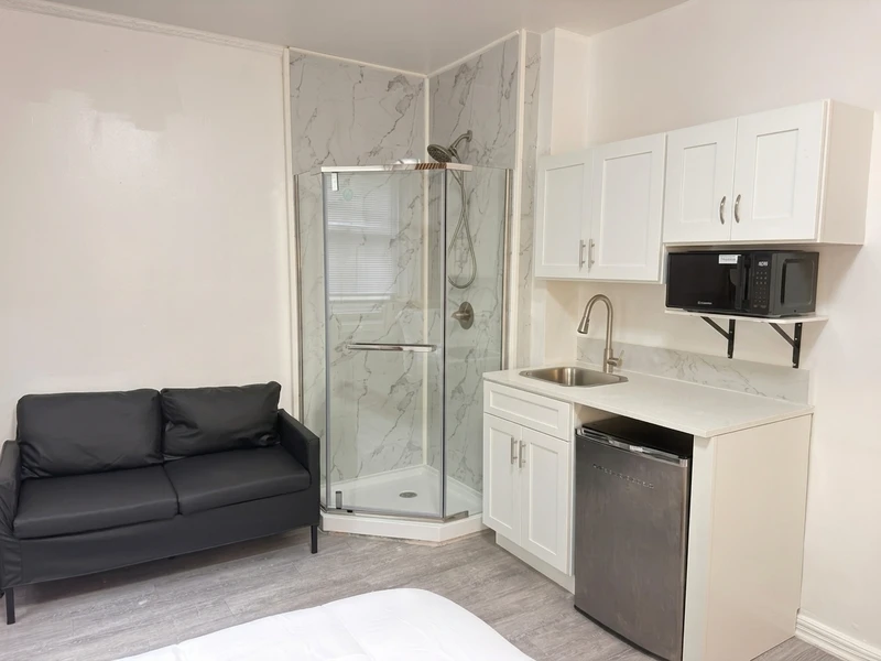 a studio in Upper West Side photo 3