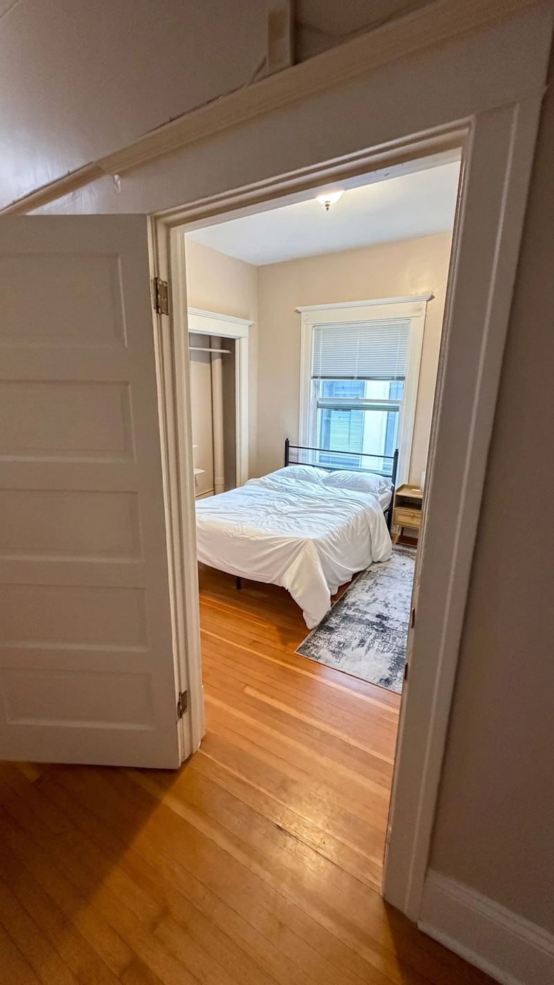 a room in Downtown Seattle photo 5