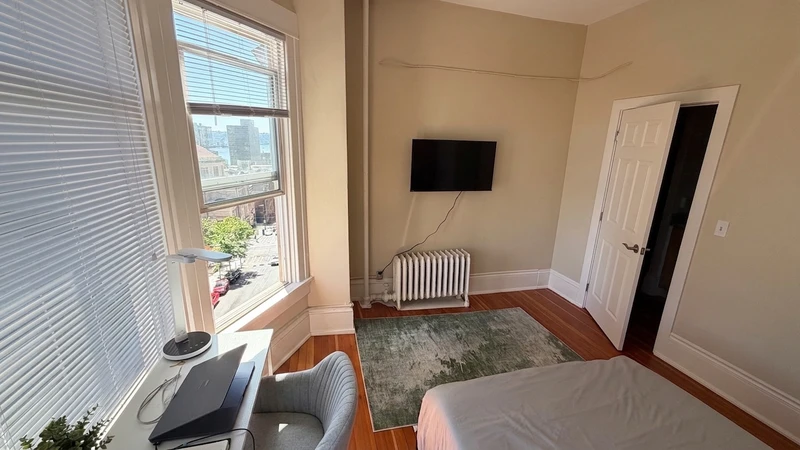 a room in Downtown Seattle photo 5