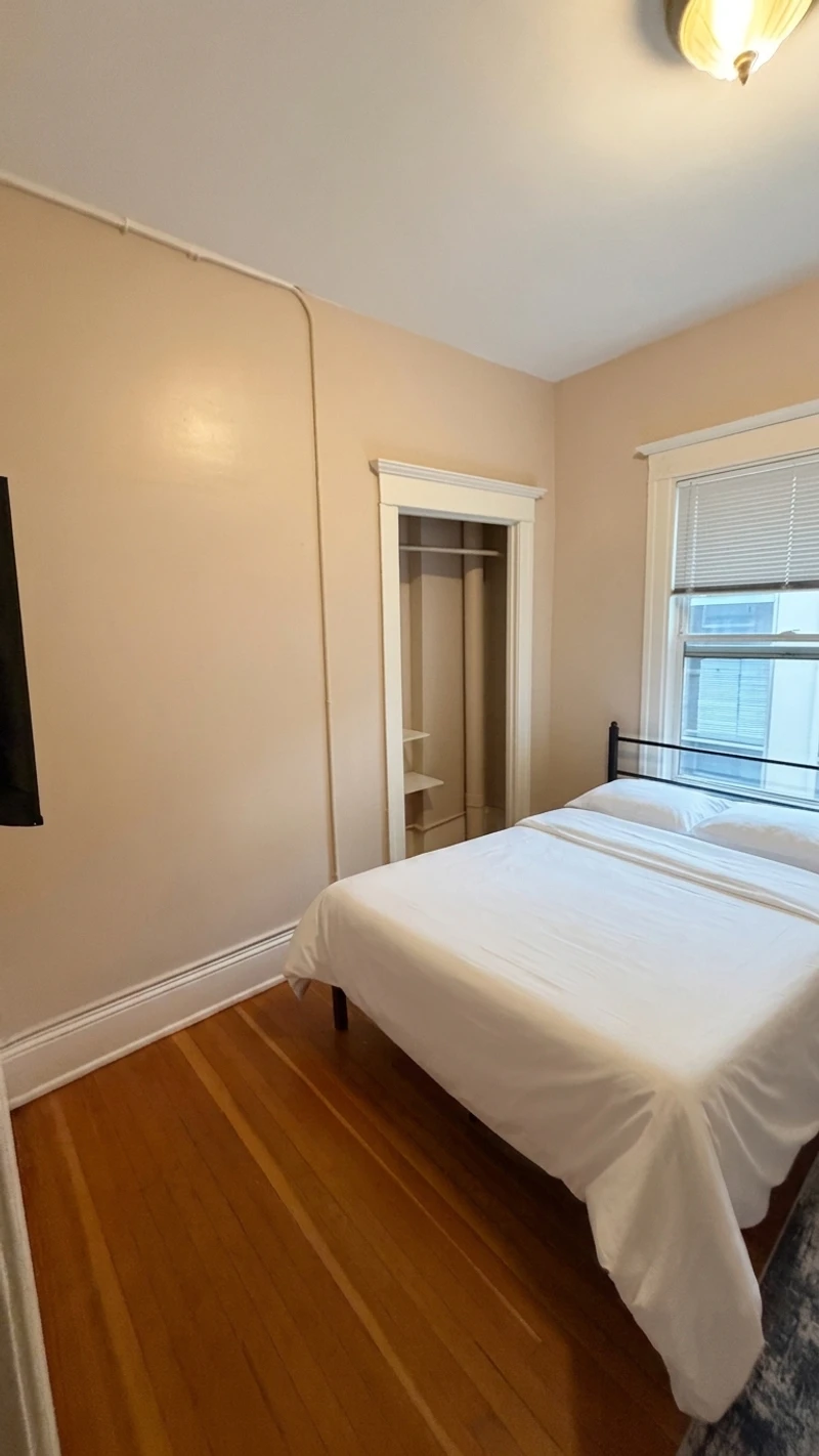 a room in Downtown Seattle photo 2