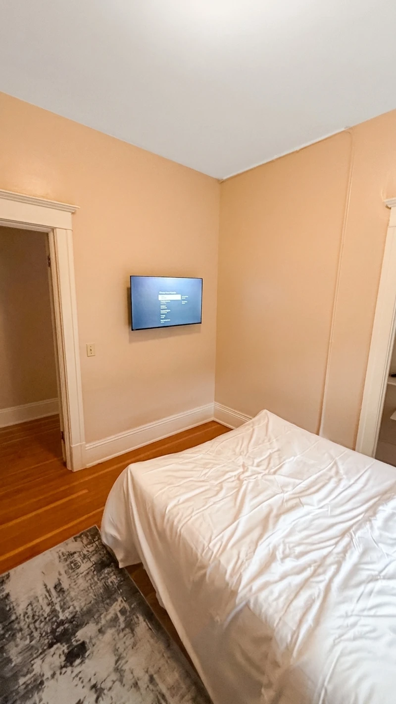 a room in Downtown Seattle photo 4