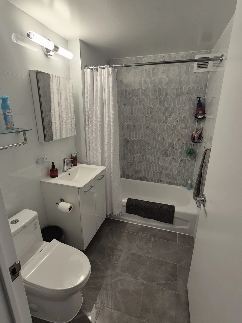 1 bedroom in Lincoln Square photo 5