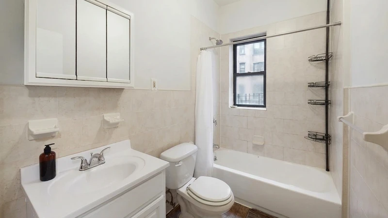 a room in Crown Heights photo 5