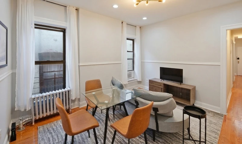 a room in Crown Heights photo 5