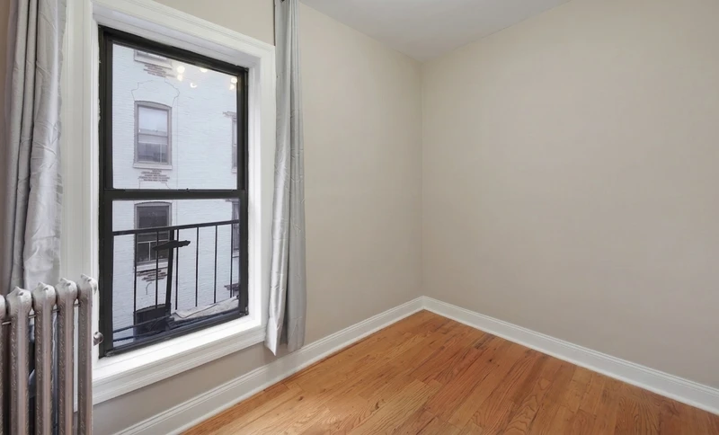 a room in Crown Heights photo 2