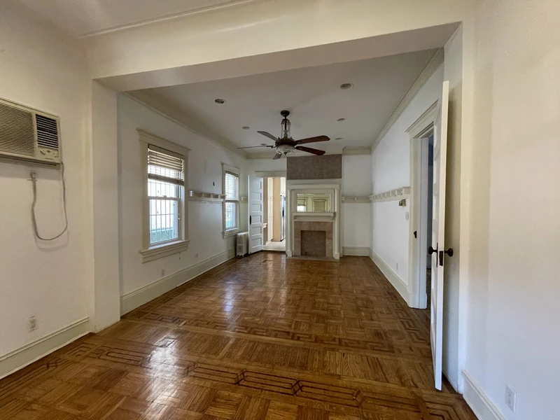 3+ bedroom in Midwood photo 14