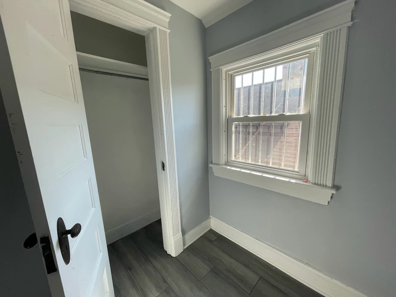 3+ bedroom in Midwood photo 4
