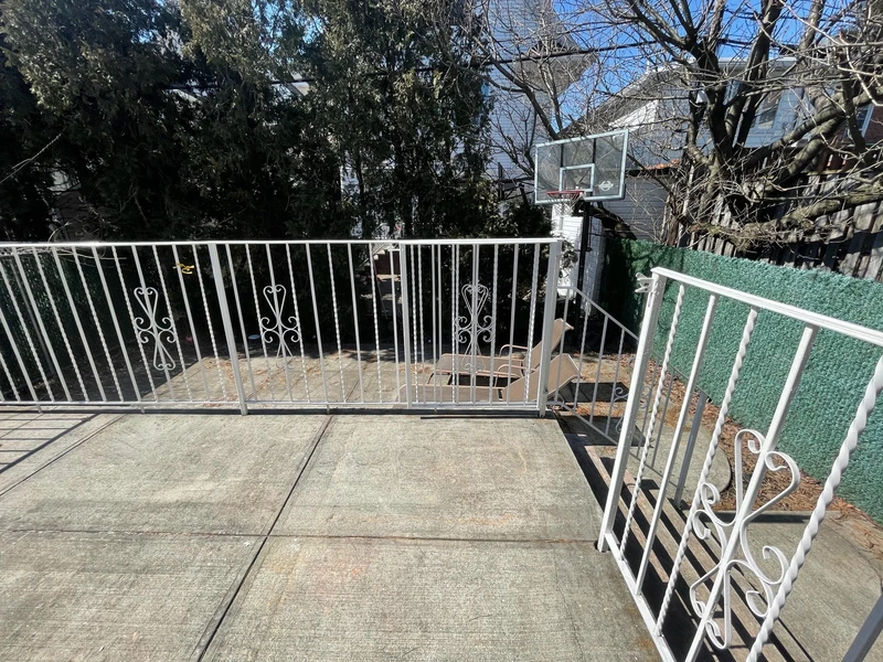 3+ bedroom in Midwood photo 17