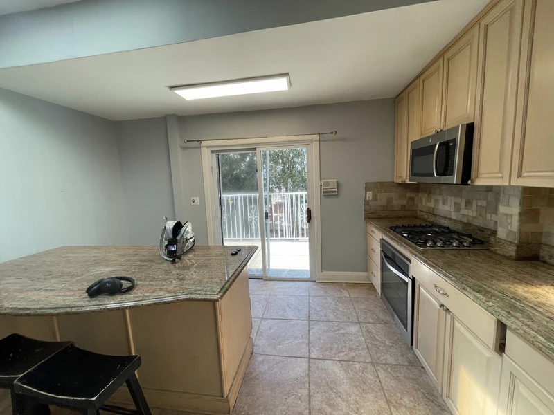 3+ bedroom in Midwood photo 16