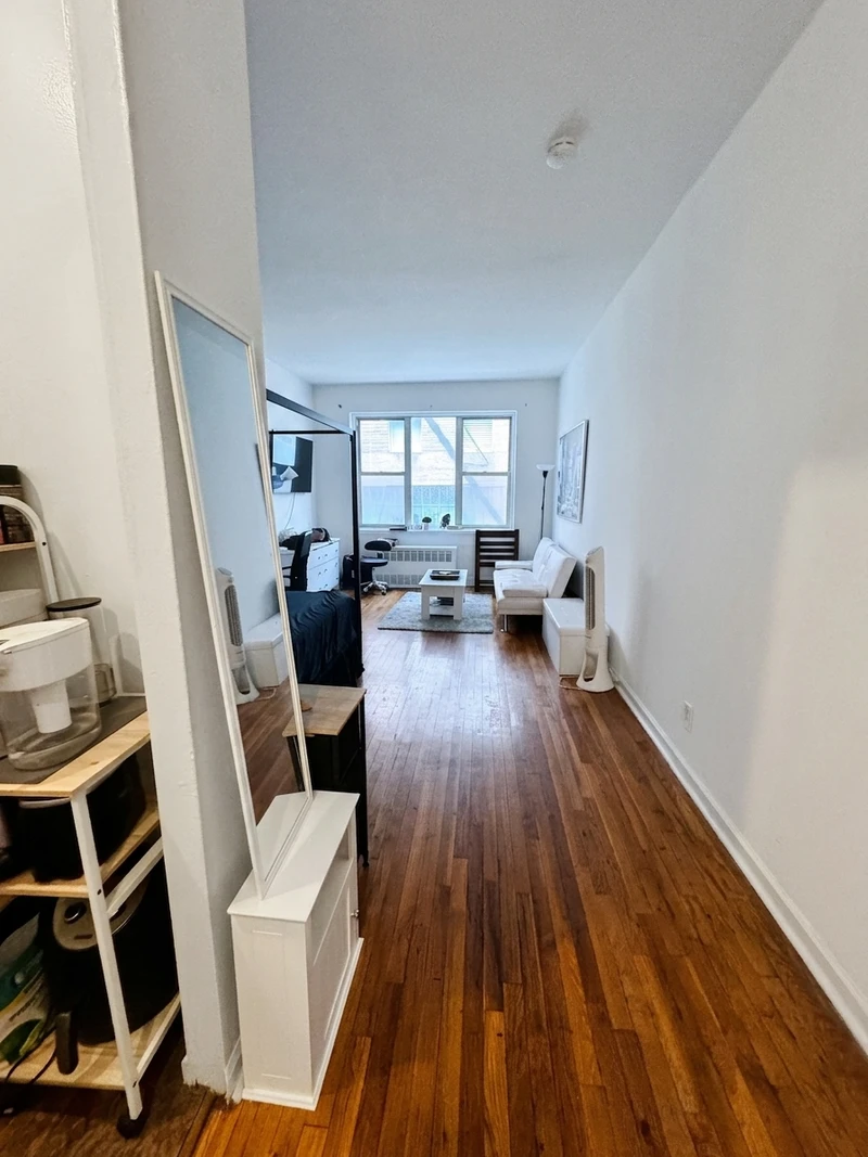 a studio in Hell's Kitchen photo 3